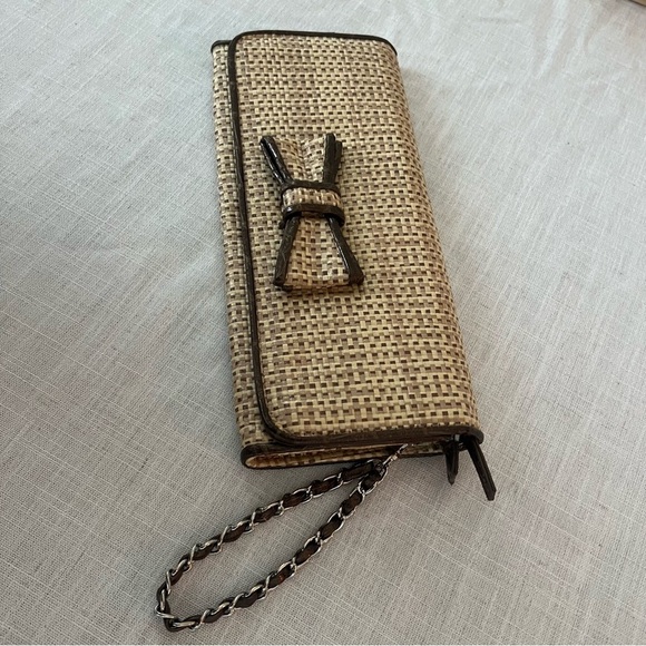 NWOT Bueno Tan and Brown Woven Clutch with Bow - Picture 4 of 13